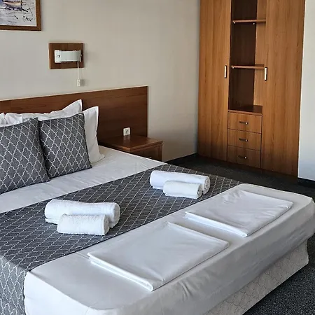 Liani ホテル 3*